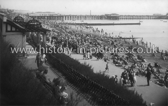 New Shelter & West Beach, Clacton on Sea, Essex. c.1930's